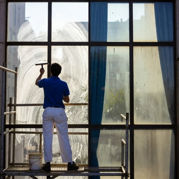 Fixed vs. Variable Energy Tariffs for Window Cleaning Companies